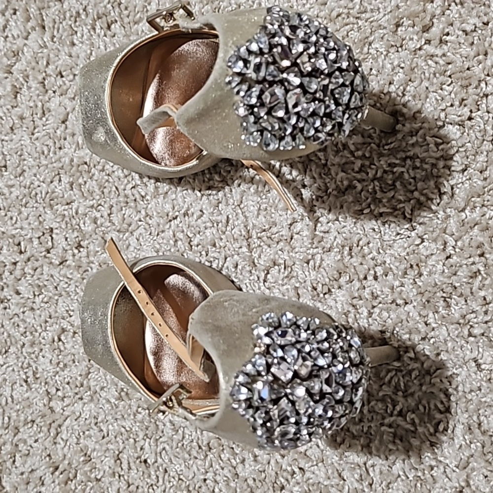 Pre-owned 4 1/2 inches peep toe heel with bling on the back no missing stones